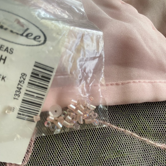 Pink Y2K halter top - Picture 11 of 17